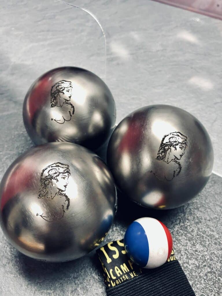 Gravure sur boule de pétanque