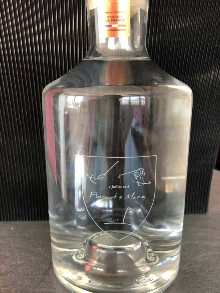 gravure sur carafe en verre