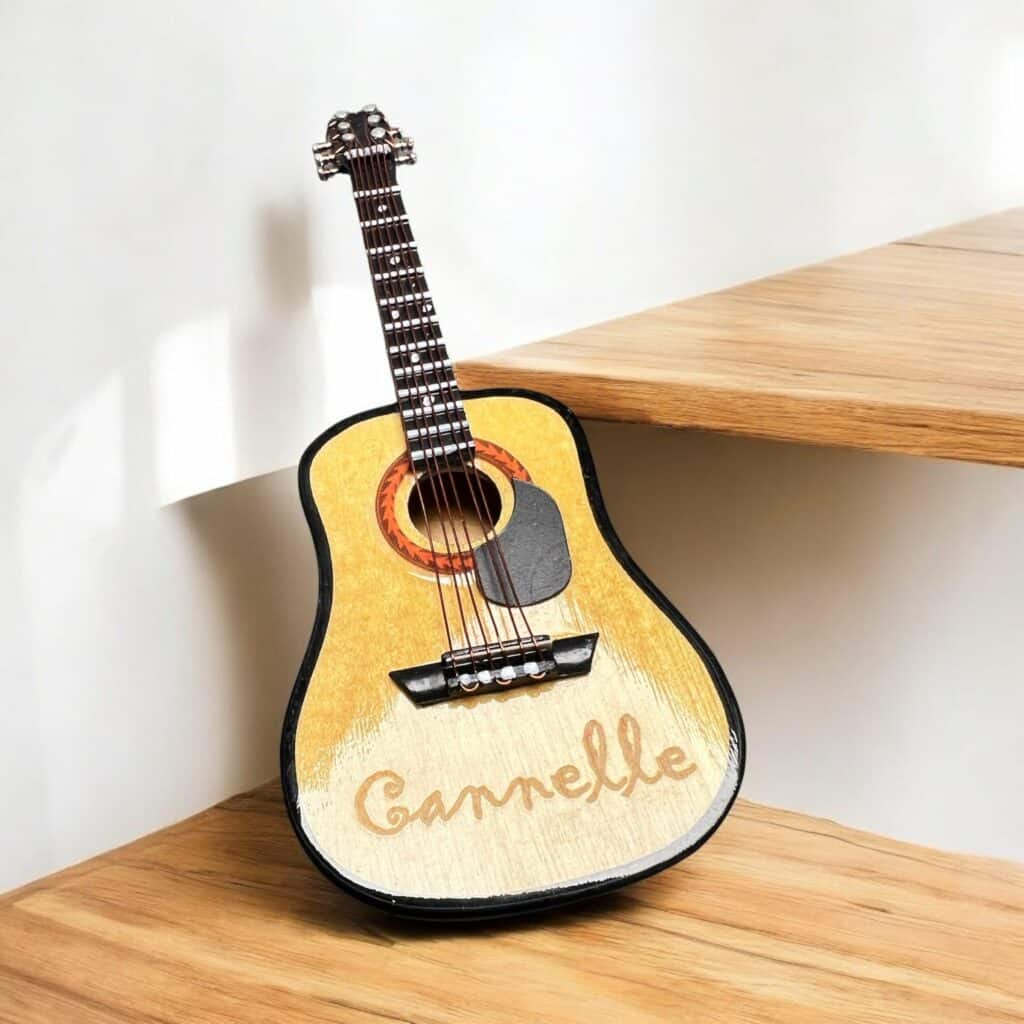 Gravure sur instrument de musique (guitare)